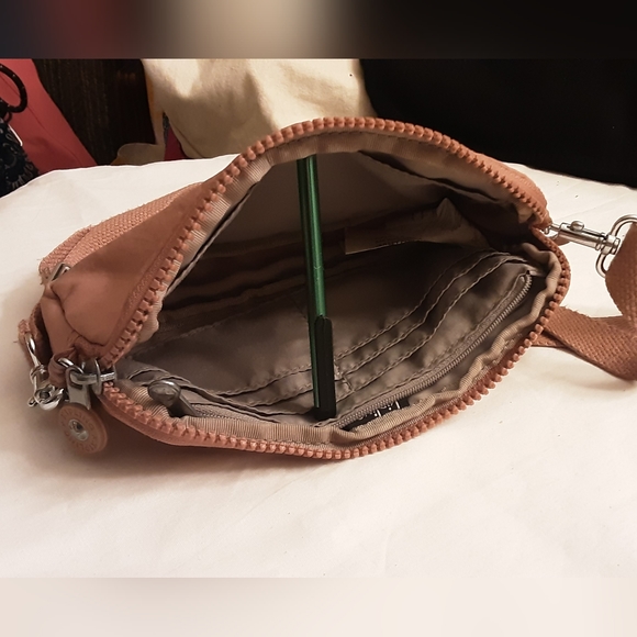 EUC Kipling Crossbody - Picture 5 of 10